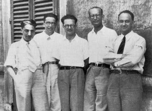 מימין: פרמי, פרנקו רזטי, אדוארדו אמלדי, אמיליו סגרה ואוסקר ד'אגוסטינו | מקור: ויקיפדיה, נחלת הכלל