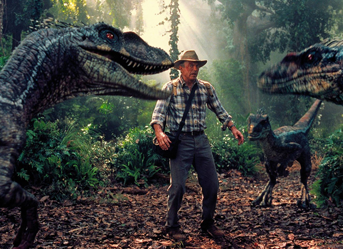 אפשר אולי לגדל תרנגלת עם כמה תכונות של דינוזאור, אבל לא לשבט את הדבר האמיתי. מתוך "פארק היורה"