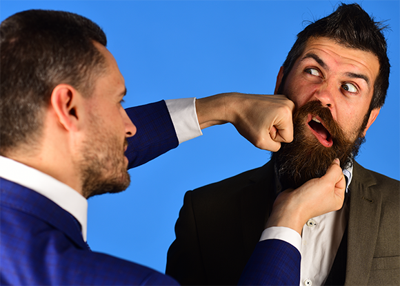 האם לגברים יש זקן כדי להגן מפני אגרופים? אדם מזוקן חוטף אגרוף | Shutterstock, Just dance