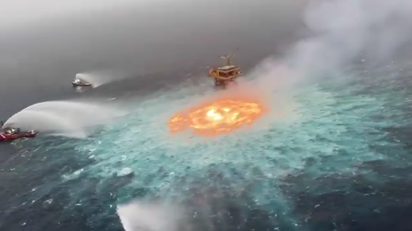 הדליפה במפרץ מקסיקו מקור: סרטון שהופץ ברשתות החברתיות מפורסם לפי סעיף 27 א לחוק זכויות היוצרים