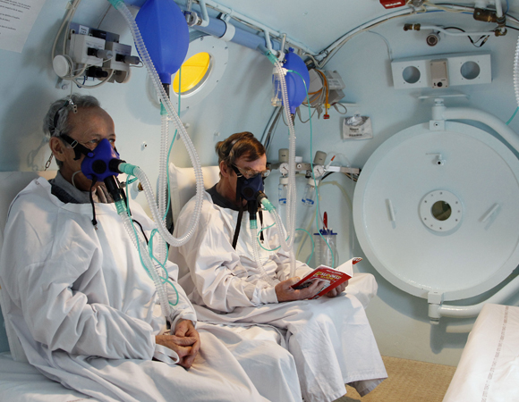 הלחץ מסייע להעלות את כמות החמצן שמגיעה לרקמות ומסייע לטיפול בתהליכי נמק ומצבים רפואיים נוספים | צילום: Science Photo Library