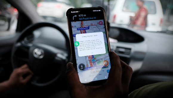 הודעת חירום בטלפון חכם על רעידת אדמה במנילה, בירת הפיליפינים, 2019 | צילום: 1000Words, Shutterstock