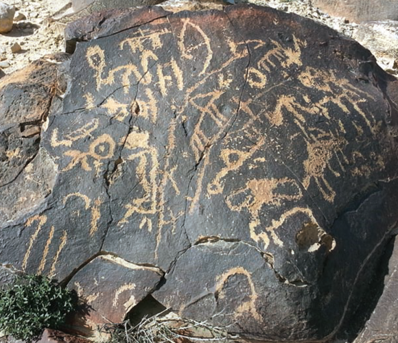 במרכז הציור אפשר לראות שני בעלי חיים בין החומות | צילום מתוך מאמר המחקר בכתב העת "קדמוניות", גיליון 151