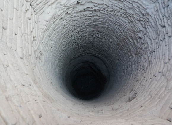 באר מים ריקה באיראן. צילום: Inspired By Maps, Shutterstock