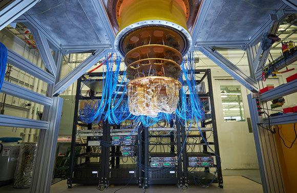 המחשב הקוונטי Sycamore של חברת גוגל | צילום: Rocco Ceselin