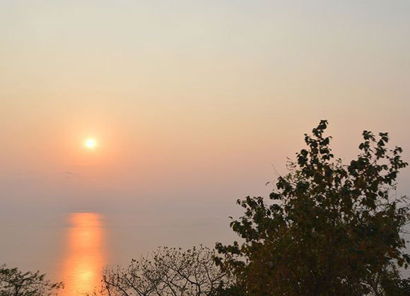 בני אדם באפריקה השתמשו באש כדי לשנות את הסביבה שלהם. אגם מלאווי | צילום: ג'סיקה תומפסון