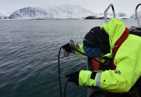 Jana Winderen nimmt in der Barentssee nördlich von Norwegen und Russland Geräusche auf | Courtesy image