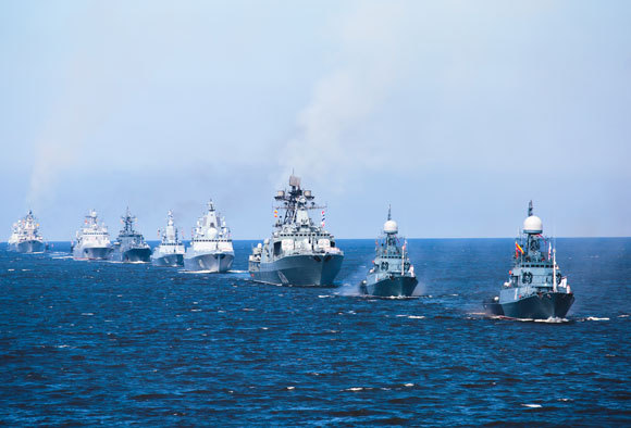 Ein Konvoi russischer Militärschiffe | Shutterstock, Tsuguliev