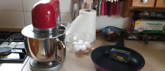 מתכון עם ביצים. החומרים והכלים הדרושים | צילום: דפנה מנדלר