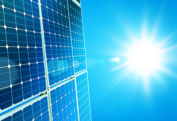 אנרגיה היא גודל פיזיקלי חשוב שמתבטא בצורות רבות, ואפשר להמיר אותן לתנועה. הפקת אנרגיה סולרית, מחום השמש | צילום: ssuaphotos, Shutterstock