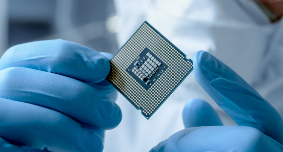 חיים חדשים לטכנולוגיה ותיקה. שבב סיליקון עם רכיבים אלקטרוניים, העומד כיום בבסיסם של מחשבים | צילום: Shutterstock