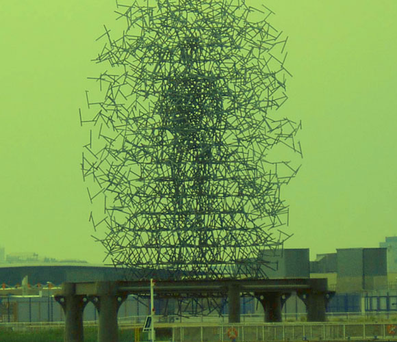 הענן. פסל בלונדון שתכנן בעזרת אלגוריתם של הילוך אקראי | צילום: Andy Roberts from East London, England, ויקיפדיה