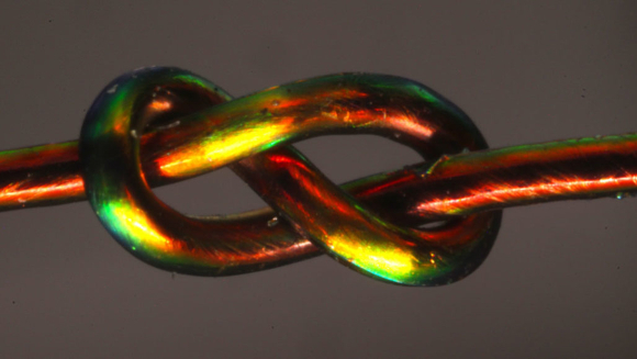 סיב מכנו-אופטי | צילום: JOSEPH SANDT, MIT