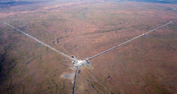 Luftbild des LIGO-Detektors in Hanford. Quelle: Science Photo Library
