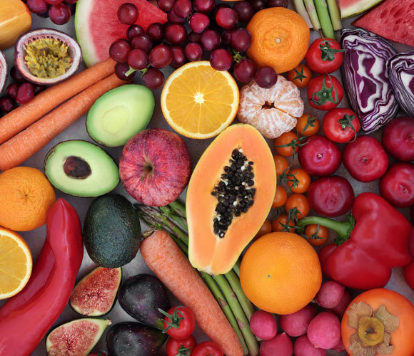 Obst und Gemüse in verschiedenen Farben Foto: Marilyn Barbone, Shutterstock