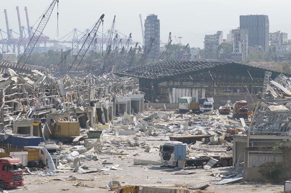 Zerstörungen im Hafen von Beirut nach der heftigen Explosion von Ammoniumnitrat | Foto: Nady Sokhn, Shutterstock