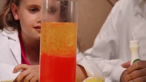 מנורת לבה מסוכרזית, טיפות מים צפות ושוקעות | אנימציה מתוך הסרטון.