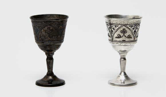 גביע כסף מושחר (משמאל) ונקי | צילום: Giphotostock / Science Photo Library 