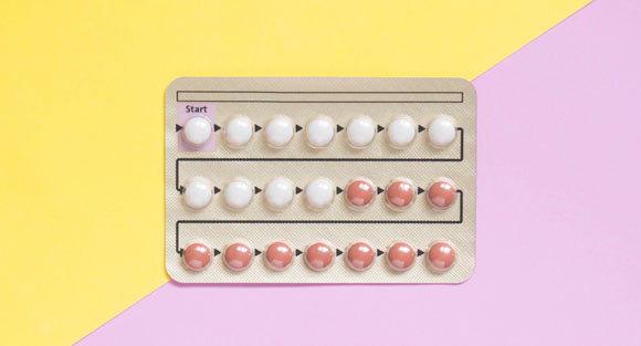 حبوب تحتوي على هورمونات لمنع الحمل | تصوير: Orawan Pattarawimonchai, Shutterstock