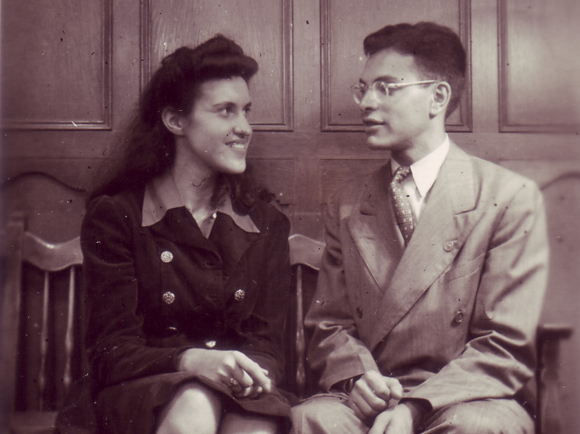 روزالين وأهارون يالو في شبابهما. المصدر: nobelprize.org, Courtesy of Benjamin Yalow