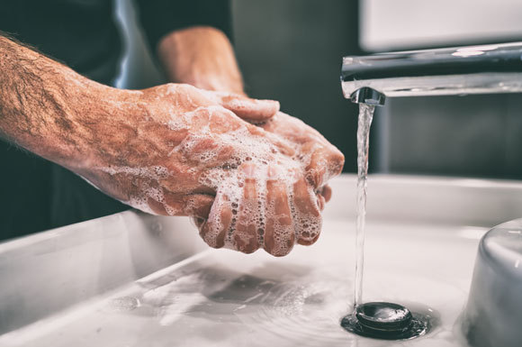 מכלא ל"בית משוגעים". אסירים יהודים בכלא עכו, 1947 | צילום: מארכיון ההגנה