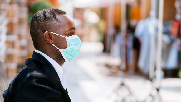 אבל מספקת הגנה מסוימת. מסכת מנתחים | צילום: arrowsmith2, Shutterstock