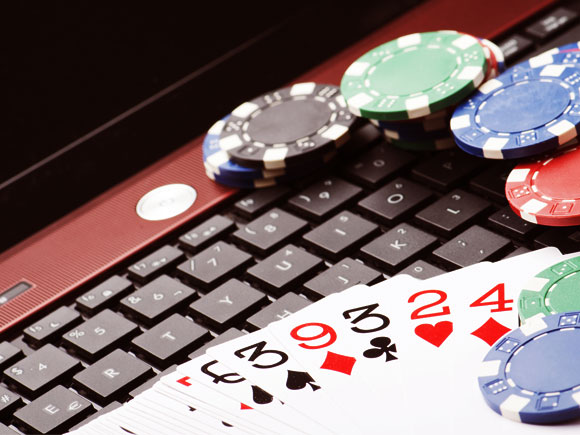 משחק רב-משתתפים מורכב הרבה יותר, משום שכל שחקן משתמש באסטרטגיה אחרת. פוקר ממוחשב | צילום: Shutterstock