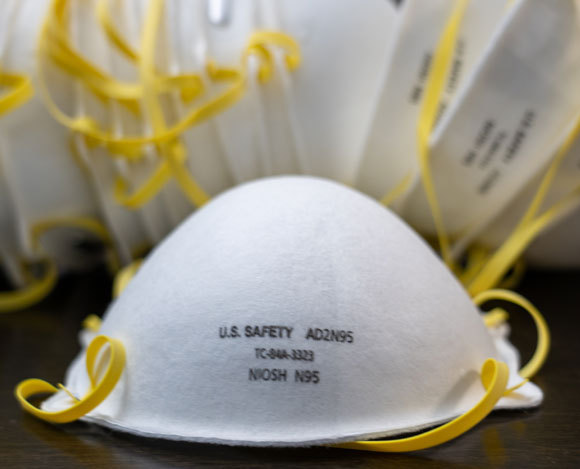מסכת N95 | צילום: AlphaTravels, Shutterstock