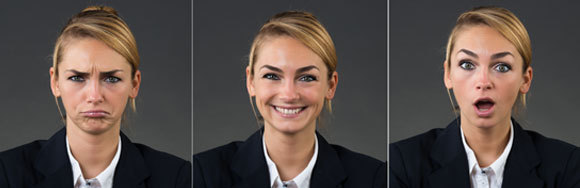 אישה מבטאת הפתעה, שמחה ועלבון | צילום: Andrey_Popov, Shutterstock