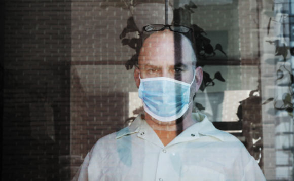 המסעדן רפאל חסיד. מיהר להסב את העסק למשלוחים | צילום: איתן היל