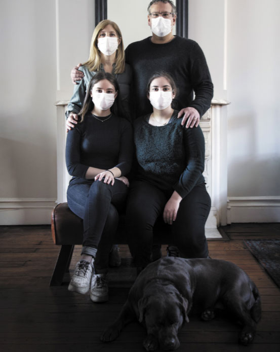 כשטום אינק (מימין למעלה) חלה, אשתו ונדי טיפלה בו בעודה מתמודדת עם תהפוכות בעסק שלה ובחיי בנותיהם | צילום: איתן היל