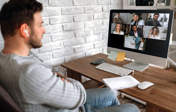 שיחת זום. חשיבת רבה לאופי הקשרים החברתיים המקוונים | צילום: קייט קולטסביץ', שאטרסטוק
