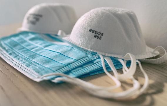 מסכות N95 ומסכות מנתחים | צילום: Maridav, Shutterstock