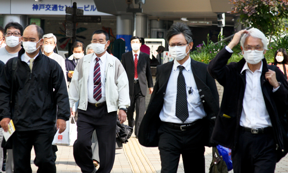 גברים יפנים עם מסכות, 1915