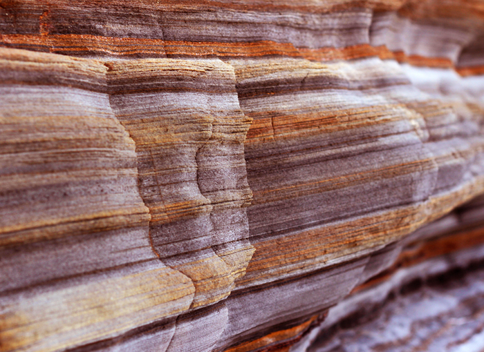 סדר השכבות מצביע על יחסי הזמנים של היווצרותן, כשמאובנים או סלעי יסוד יכולים לסייע בתיארוך המוחלט. סלעי משקע | צילום: Shutterstock