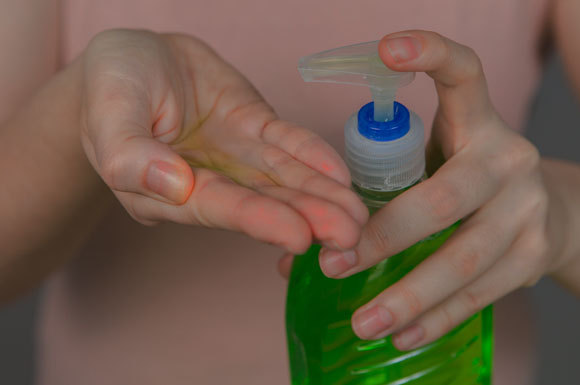 סבון ידיים | צילום: AlexanderDubrovsky, Shutterstock