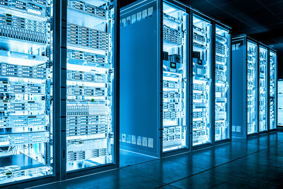 שרתי מחשב של ביג דאטה ברפואה | צילום: Tommy Lee Walker, Shutterstock