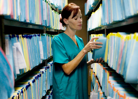 ארכיון תיקים מנייר | צילום: Science Photo Library