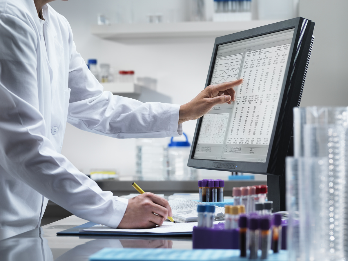 הצלבת נתונים, זיהוי דפוסי התנהגות וניהול סיכונים. שימוש בביג דאטה ברפואה | צילום: JASON BUTCHER / CULTURA / SCIENCE PHOTO LIBRARY