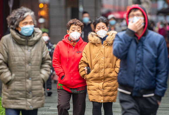 אנשים עם מסכות בסין | צילום: Science Photo Library