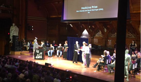 רכבת הרים מדעית: מחקר שהתחיל בדיסניוורלד. הזוכים בפרס ברפואה מקבלים את הכבוד על הבמה | צילום: ד"ר עינת שפרינצק