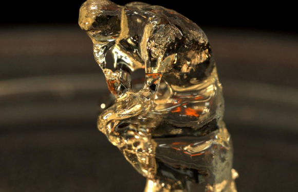 עותק מוקטן של "האדם החושב" (אוגוסט רודן) שהודפס בשיטה החדשה באוניברסיטת ברקלי | צילום: Stephen McNally, UC Berkeley