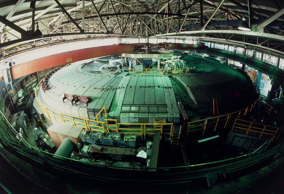 מאיץ החלקיקים במעבדות ברקלי בקליפורניה, שם ייצרו וגילו יסודות רבים | צילום: Science Photo Library