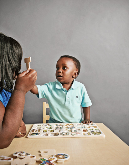 תמונת ג'יידן, המשחק עם אמו, אדריאנה האנון.קרדיט: טימות'י ארצ'יבלד | Scientific American