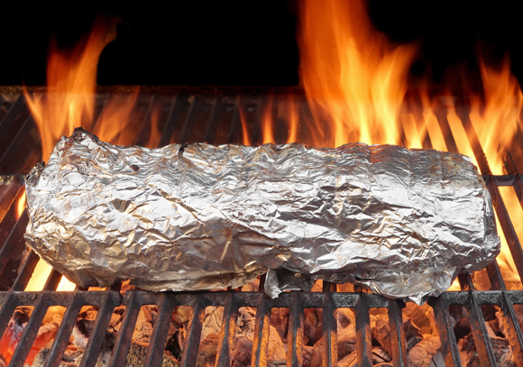 לא נמצאו תופעות לוואי חמורות אפילו בצריכה של 30 מ"ג אלומיניום לק"ג משקל גוף. רדיד אלומיניום | צילום: Shutterstock