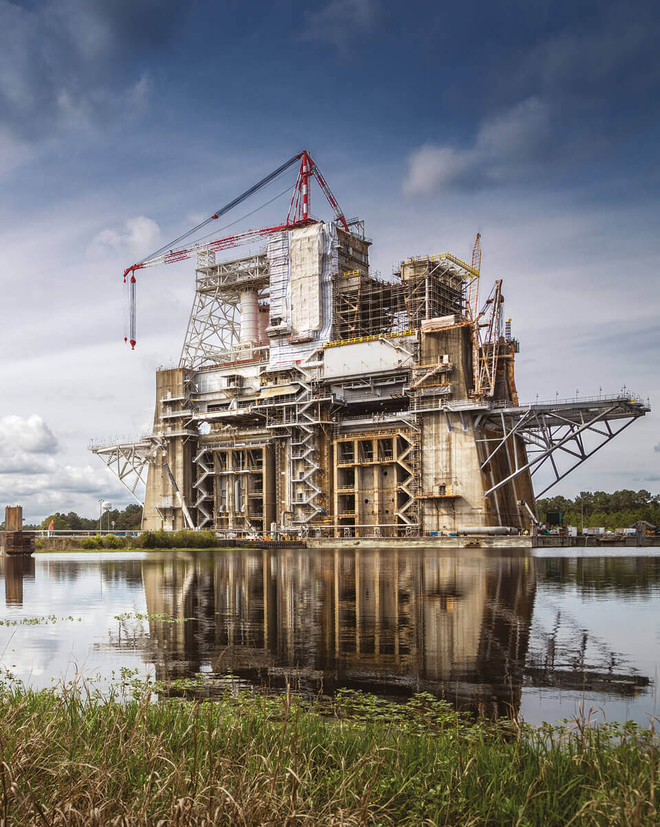 כבר ב-2016, מהנדסים במרכז החלל סְטֶניס של נאס"א במיסיסיפי מתכוונים לערוך ניסוי בשלב הליבה של SLS, שגובהו כ-65 מטרים. | Scientific American