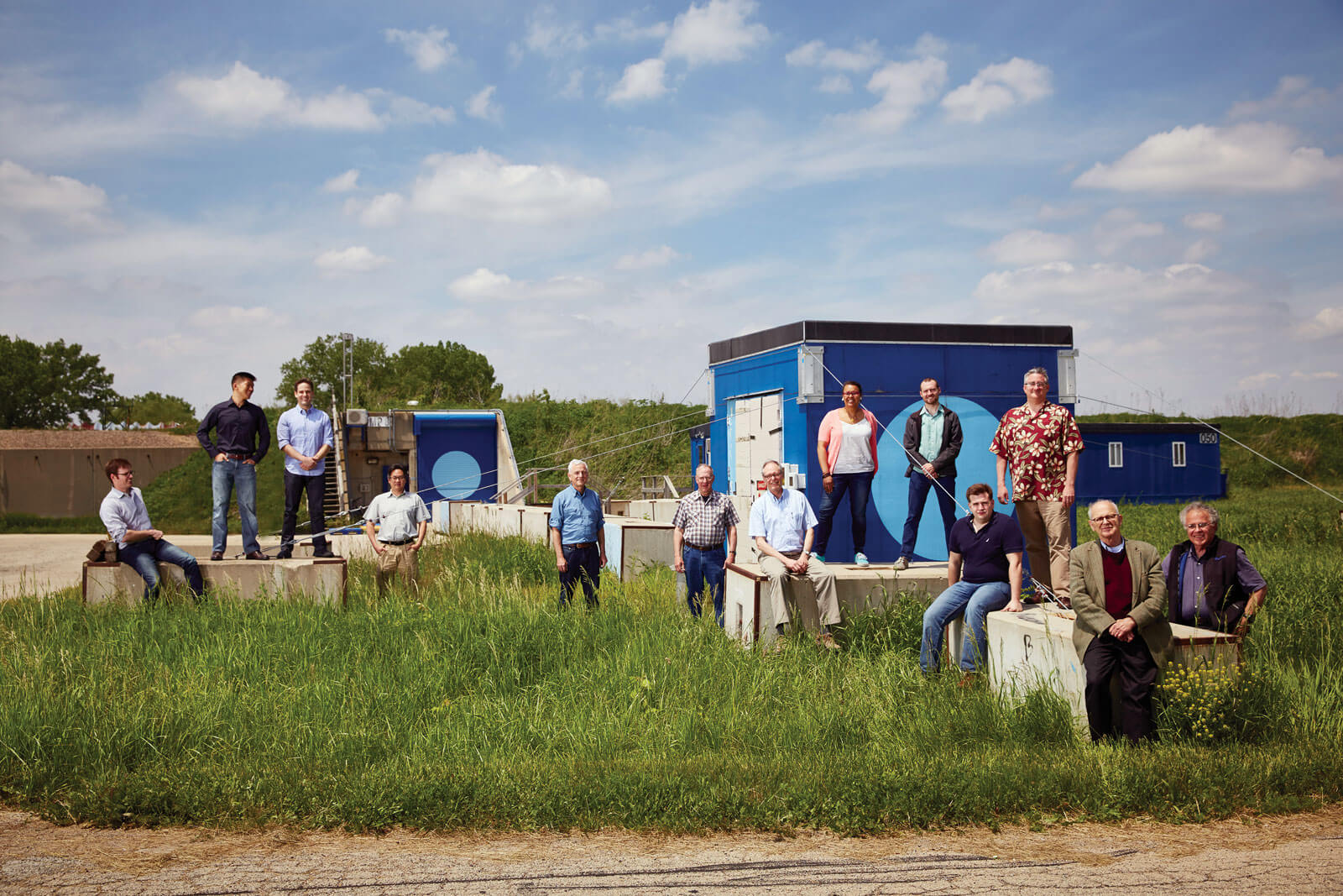 תמונת ציידי ההולוגרמות ממעבדת המאיץ הלאומית האמריקנית ע"ש פֶרמי (פֶרמילאב), בטוויה, אילינוי . קרדיט: סנדי ניקולסון | Scientific American