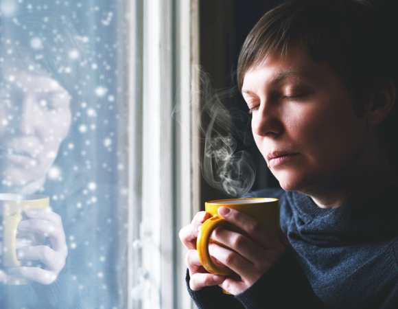 כששעות האור קצרות יותר נוצר יותר מלטונין, והשעון הביולוגי של הגוף יוצא מאיזון. דיכאון חורף | צילום: Shutterstock