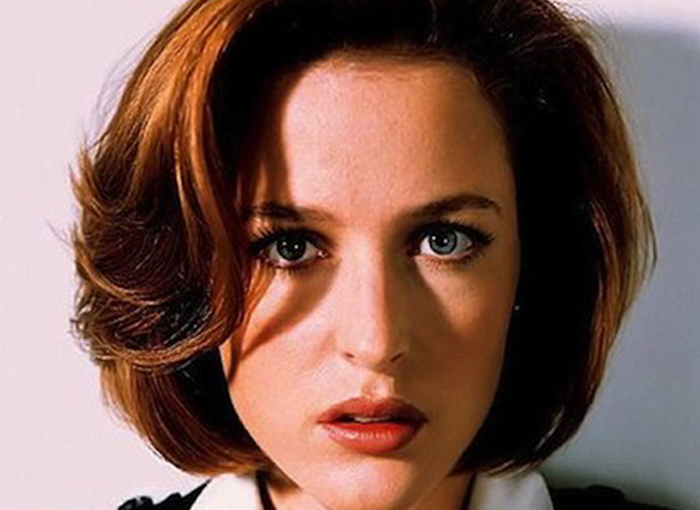 מחצית הנשים שהכירו את הדמות אמרו שהיא גרמה להן להתעניין במדע. הסוכנת והרופאה סקאלי | צילום מסך מהסדרה "תיקים באפלה"