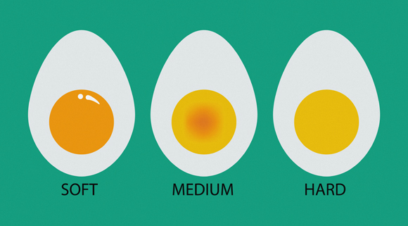הוספת מלח או חומץ לבישול יכולה להשפיע על התוצאה. ביצים בדרגות רכות שונות | איור: Shutterstock